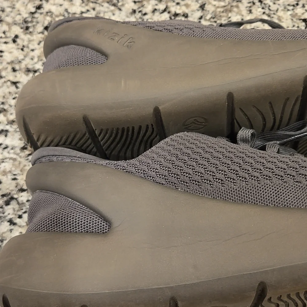 KIZIK ROAMER HANDS FREE SLIP-ON SNEAKER IN GRAPHITE. SIZE M 11.5 W 13...